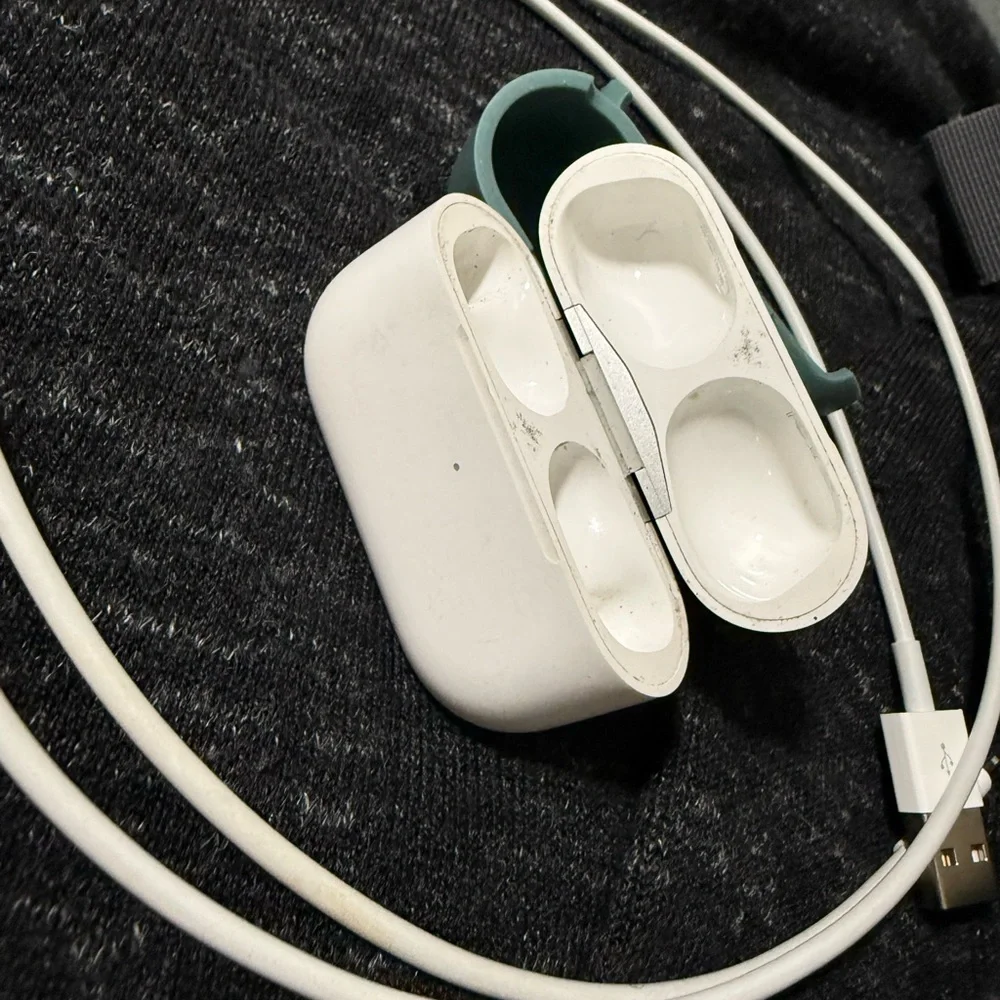 Apple White Wireless Charger with Green Case